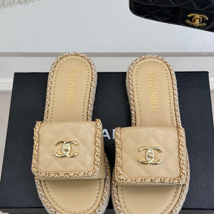 FLAT CHAIN HEART SLIPPER IN BISQUE BEIGE LAMBSKIN