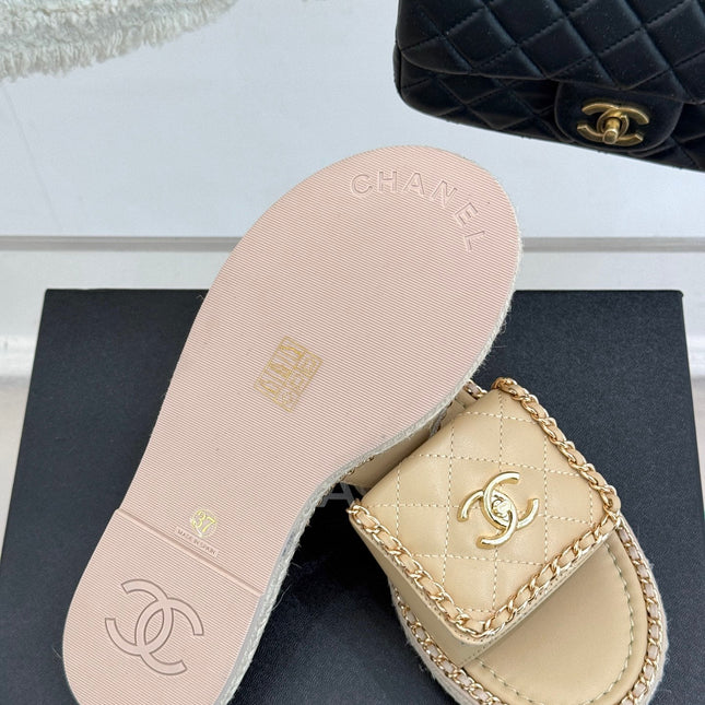 FLAT CHAIN HEART SLIPPER IN BISQUE BEIGE LAMBSKIN