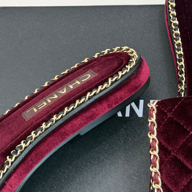 FLAT CHAIN HEART SLIPPER IN PLUM PURPLE VELVET