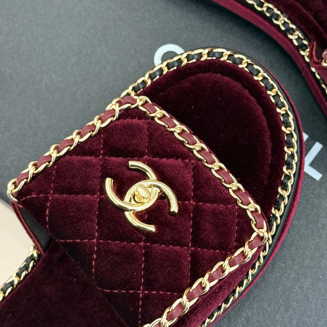 FLAT CHAIN HEART SLIPPER IN PLUM PURPLE VELVET