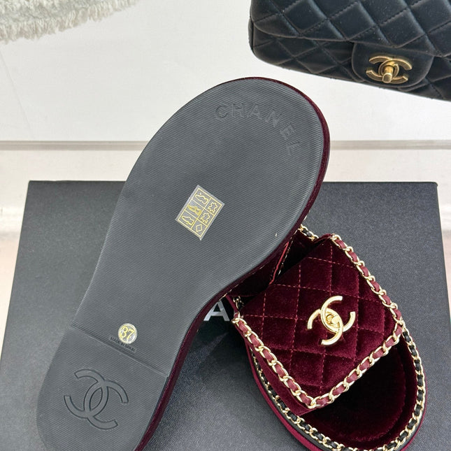 FLAT CHAIN HEART SLIPPER IN PLUM PURPLE VELVET