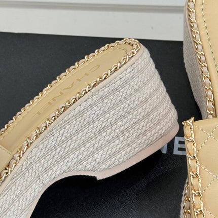 THICK-SOLED CHAIN HEART SLIPPER IN BISQUE BEIGE LAMBSKIN