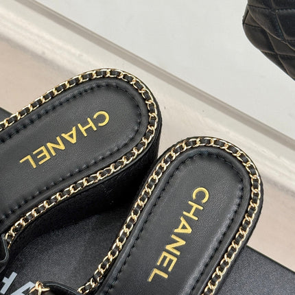 THICK-SOLED CHAIN HEART SLIPPER IN BLACK LAMBSKIN