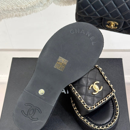 THICK-SOLED CHAIN HEART SLIPPER IN BLACK LAMBSKIN