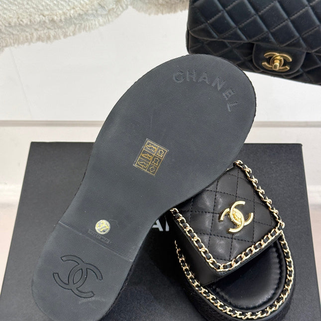 THICK-SOLED CHAIN HEART SLIPPER IN BLACK LAMBSKIN