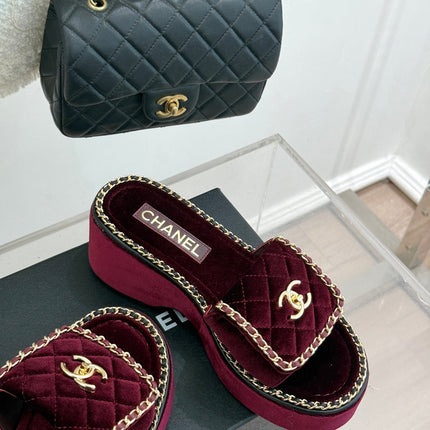 THICK-SOLED CHAIN HEART SLIPPER IN PLUM PURPLE VELVET