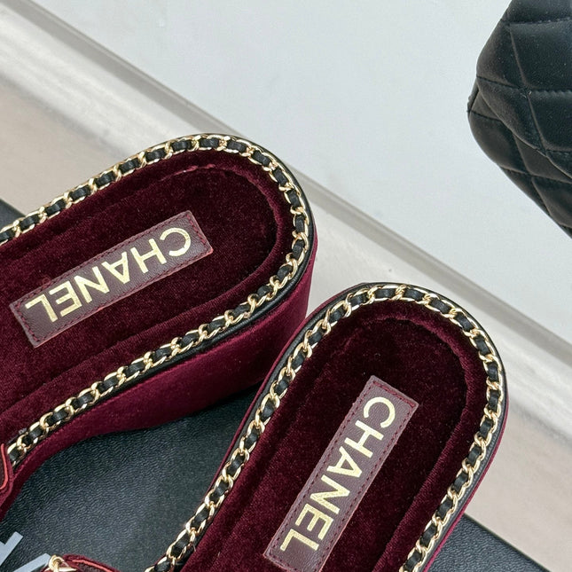 THICK-SOLED CHAIN HEART SLIPPER IN PLUM PURPLE VELVET