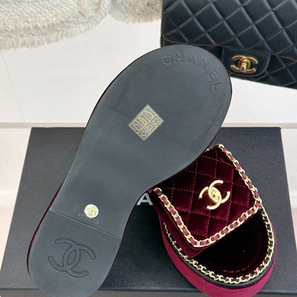 THICK-SOLED CHAIN HEART SLIPPER IN PLUM PURPLE VELVET