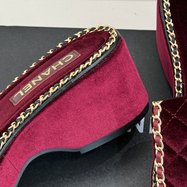 THICK-SOLED CHAIN HEART SLIPPER IN PLUM PURPLE VELVET