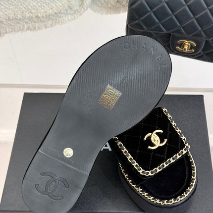 THICK-SOLED CHAIN HEART SLIPPER IN BLACK VELVET