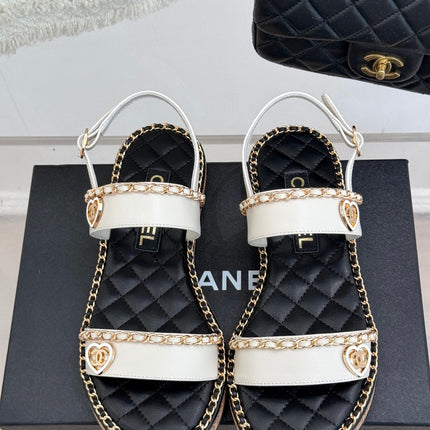 FLAT CHAIN HEART SANDAL IN WHITE LAMBSKIN