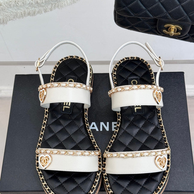FLAT CHAIN HEART SANDAL IN WHITE LAMBSKIN