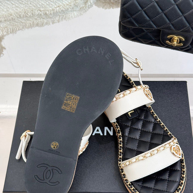 FLAT CHAIN HEART SANDAL IN WHITE LAMBSKIN