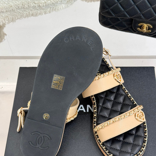 FLAT CHAIN HEART SANDAL IN BISQUE BEIGE LAMBSKIN