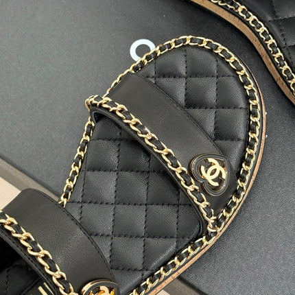 FLAT CHAIN HEART SANDAL IN BLACK LAMBSKIN