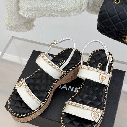 THICK-SOLED CHAIN HEART SANDAL IN WHITE LAMBSKIN