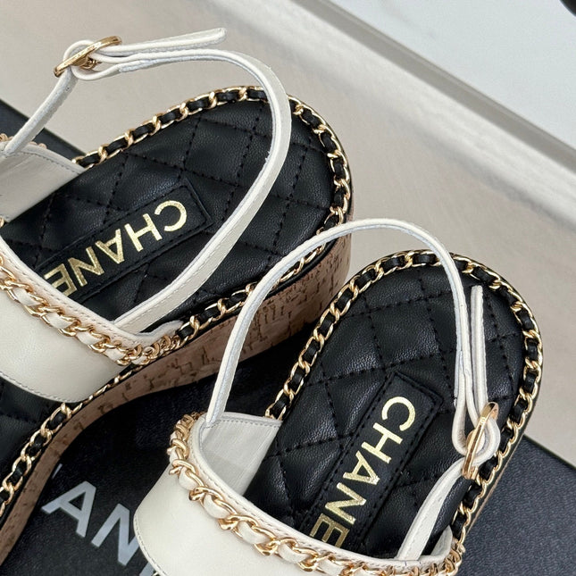 THICK-SOLED CHAIN HEART SANDAL IN WHITE LAMBSKIN