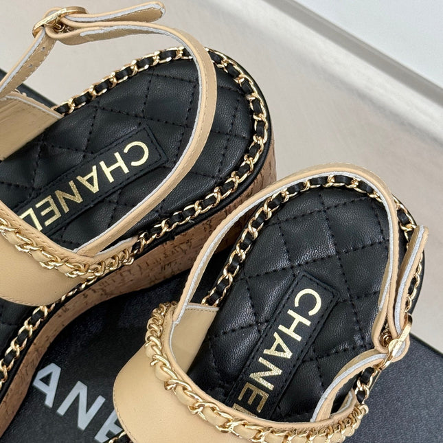 THICK-SOLED CHAIN HEART SANDAL IN BISQUE BEIGE LAMBSKIN