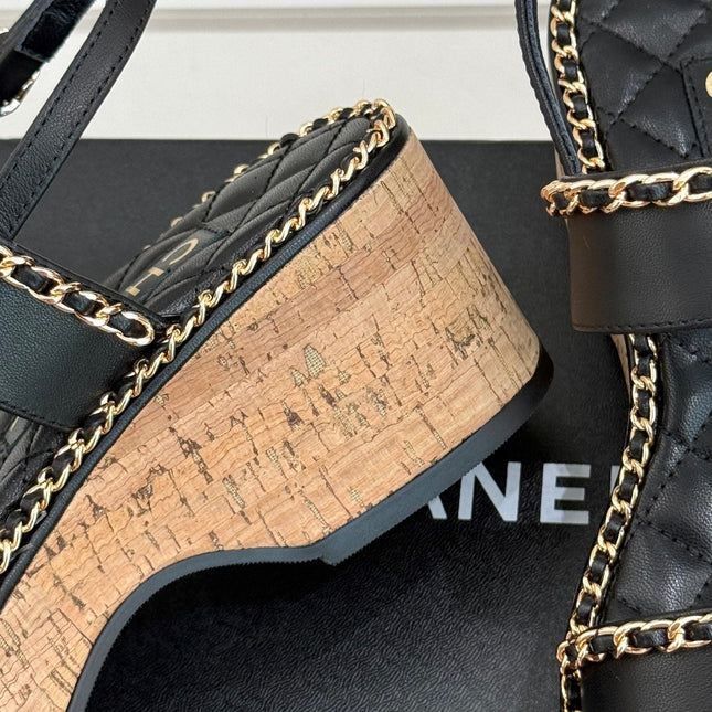 THICK-SOLED CHAIN HEART SANDAL IN BLACK LAMBSKIN