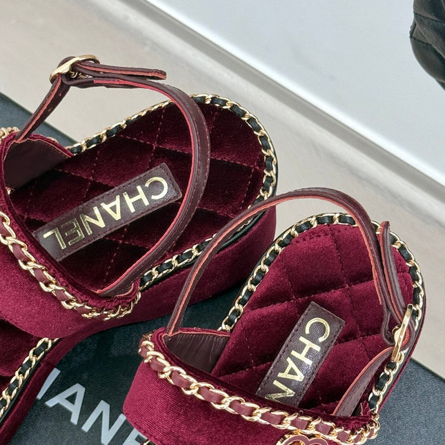 THICK-SOLED CHAIN HEART SANDAL IN PLUM PURPLE VELVET