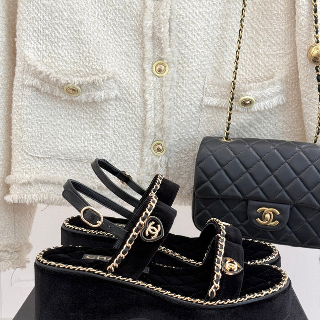THICK-SOLED CHAIN HEART SANDAL IN BLACK VELVET