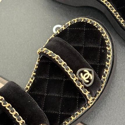 THICK-SOLED CHAIN HEART SANDAL IN BLACK VELVET