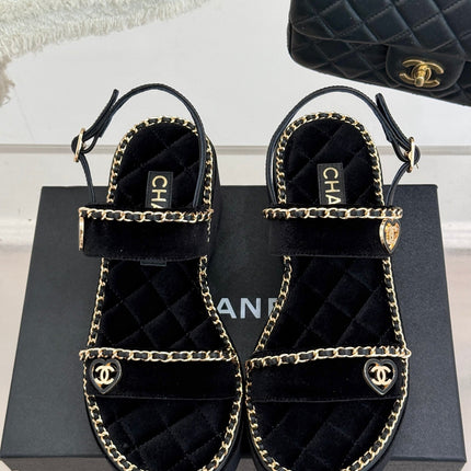THICK-SOLED CHAIN HEART SANDAL IN BLACK VELVET