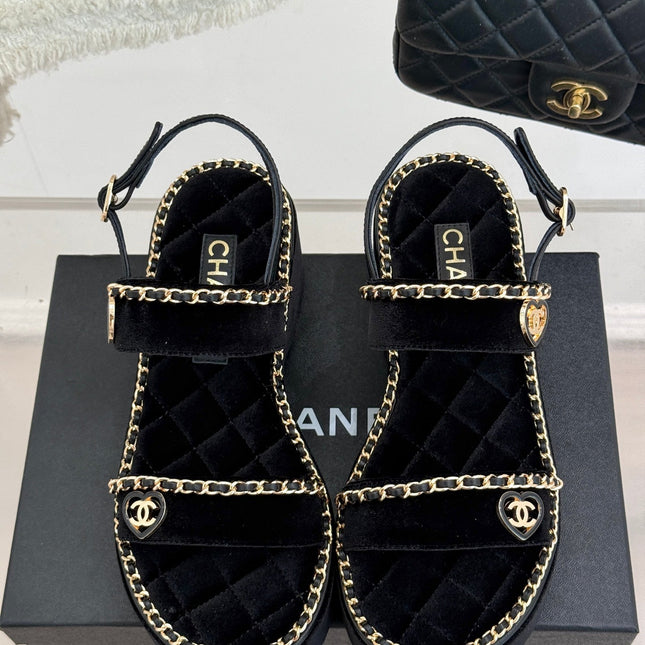 THICK-SOLED CHAIN HEART SANDAL IN BLACK VELVET