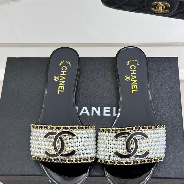 CC SLIDE SANDALS IN BLACK AND WHITE PEARL
