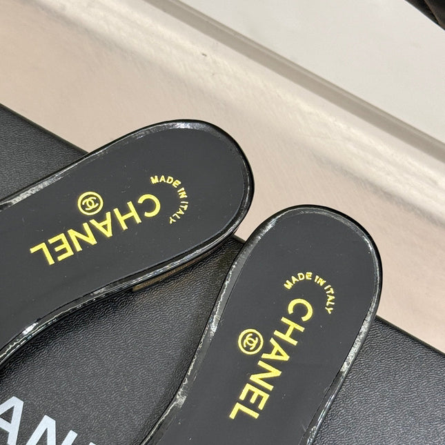 CC SLIDE SANDALS IN BLACK AND WHITE PEARL