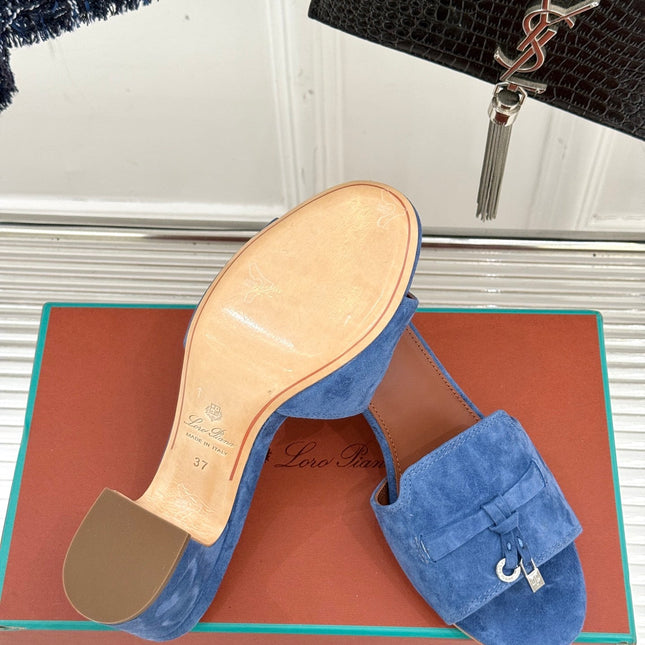 HIGH HEELS IN BLUE SUEDE AND LAMBSKIN