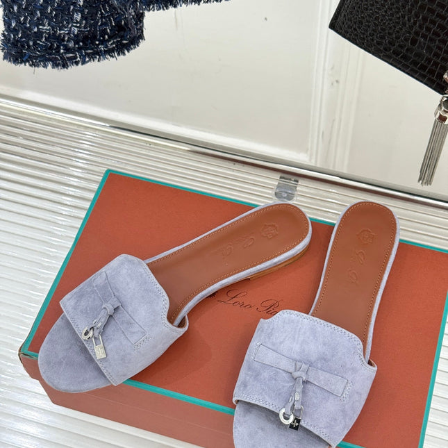 FLAT SANDALS IN GREY SUEDE AND LAMBSKIN