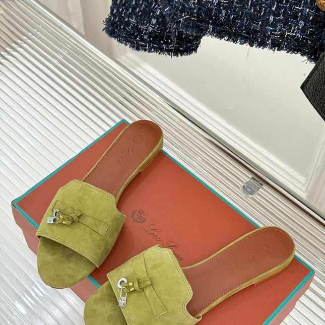 FLAT SANDALS IN MOSS YELLOW SUEDE AND LAMBSKIN