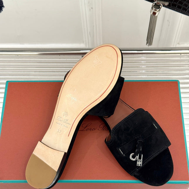 FLAT SANDALS IN BLACK SUEDE AND LAMBSKIN