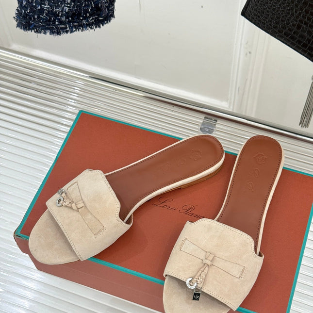 FLAT SANDALS IN BEIGE SUEDE AND LAMBSKIN