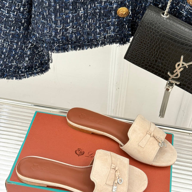 FLAT SANDALS IN BEIGE SUEDE AND LAMBSKIN