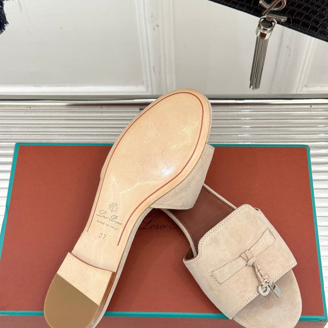 FLAT SANDALS IN BEIGE SUEDE AND LAMBSKIN