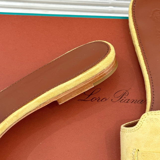 FLAT SANDALS IN YELLOW SUEDE AND LAMBSKIN