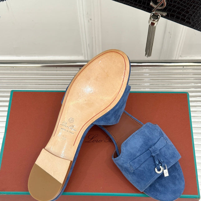 FLAT SANDALS IN BLUE SUEDE AND LAMBSKIN