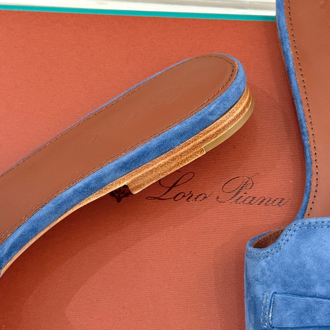 FLAT SANDALS IN BLUE SUEDE AND LAMBSKIN