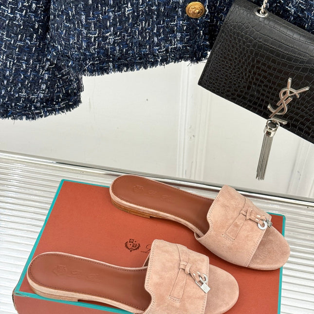 FLAT SANDALS IN LIP PINK SUEDE AND LAMBSKIN