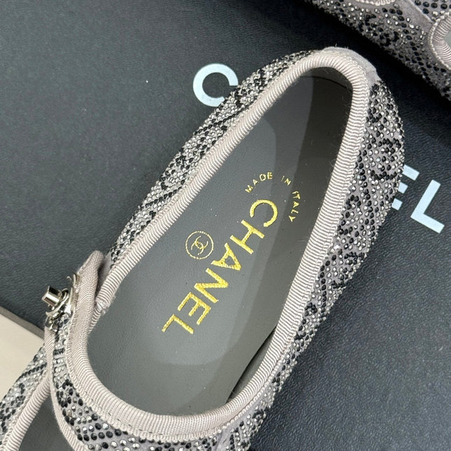 CC FLAT MARY JANE 25SS IN GREY EMBELLISHED WITH RHINESTONES