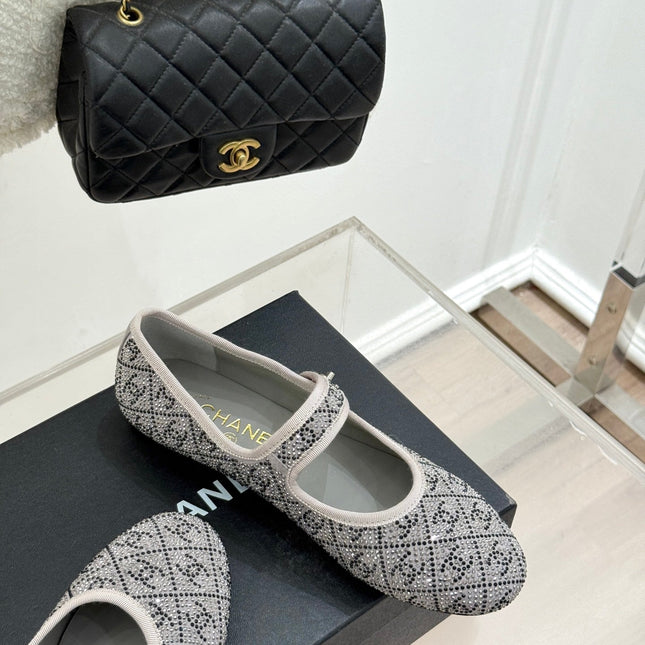 CC FLAT MARY JANE 25SS IN GREY EMBELLISHED WITH RHINESTONES
