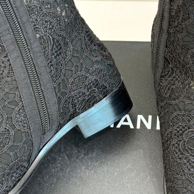 CC PEEP-TOE BOOTS 25SS IN BLACK EMBOSSED LACE FABRIC