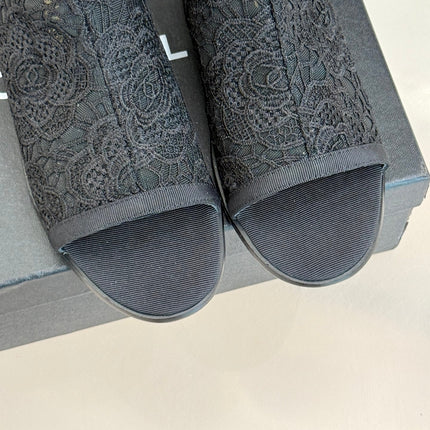 CC PEEP-TOE BOOTS 25SS IN BLACK EMBOSSED LACE FABRIC