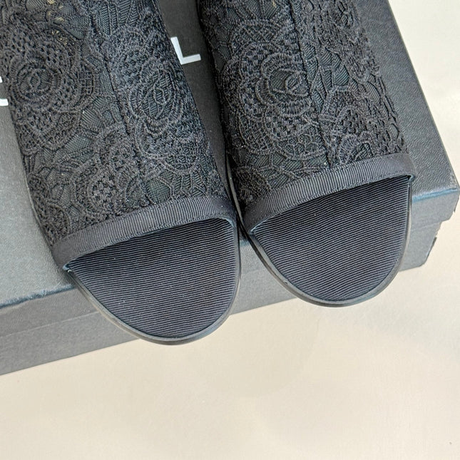 CC PEEP-TOE BOOTS 25SS IN BLACK EMBOSSED LACE FABRIC