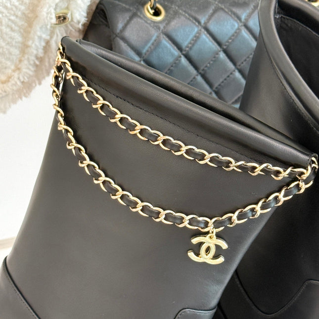 CC SHORT BOOTS IN BLACK CALFSKIN