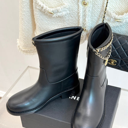 CC SHORT BOOTS IN BLACK CALFSKIN
