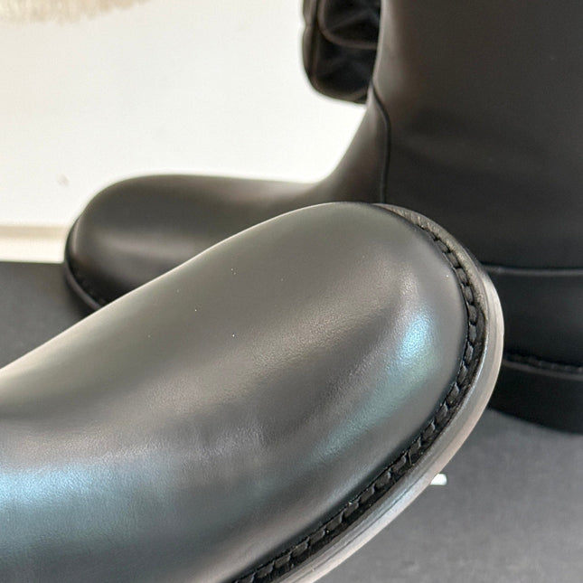 CC SHORT BOOTS IN BLACK CALFSKIN