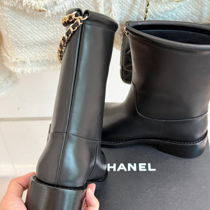 CC SHORT BOOTS IN BLACK CALFSKIN